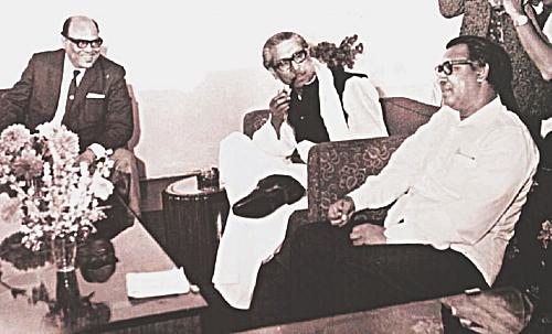 বঙ্গবন্ধু ও সৈয়দ নজরুল ইসলামের সাথে আলাপচারিতায়